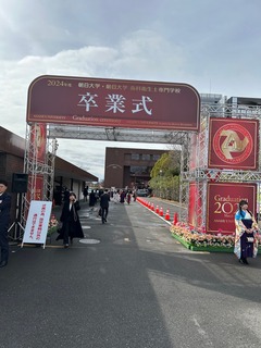 Ǝ1.jpg